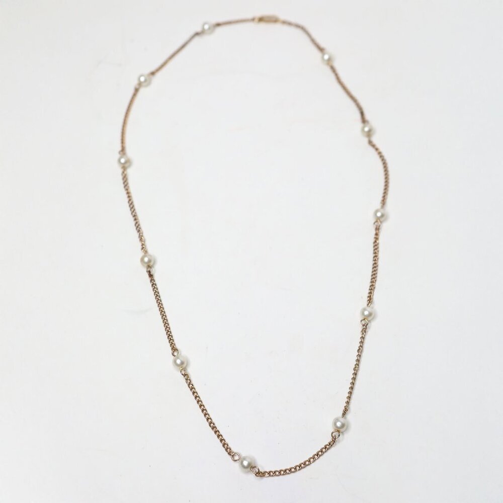Faux Pearl & Gold Tone Chain Delicate Necklace Classic Old Money Pearls - Picture 5 of 7